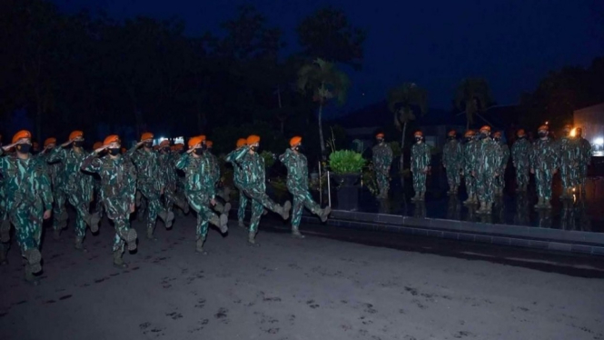 VIVA Militer: Pasukan elit Kopasgat gelar Apel Embun di Monumen Kopasgat Bandung