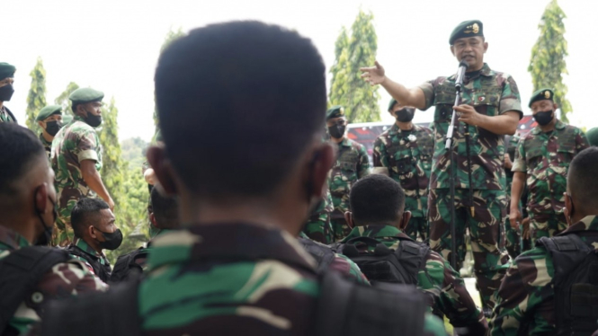 VIVA Militer: Pangkostrad kunjungi markas Divif 1 Kostrad Cilodong