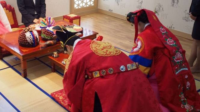 Traditional wedding pyebaek 