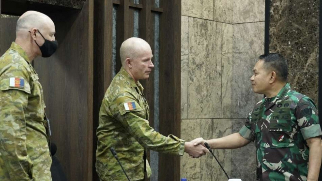 VIVA Militer: KSAD Jenderal TNI Dudung Abdurachman bertemu Athan Australia
