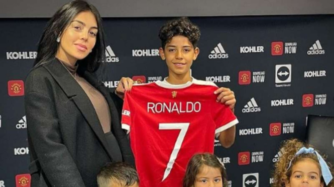 Cristiano Ronaldo Jr resmi berlabuh di Manchester United.