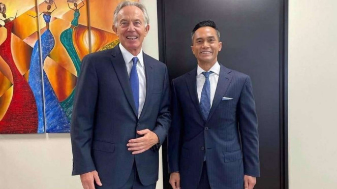 Anindya Bakrie dan Tony Blair