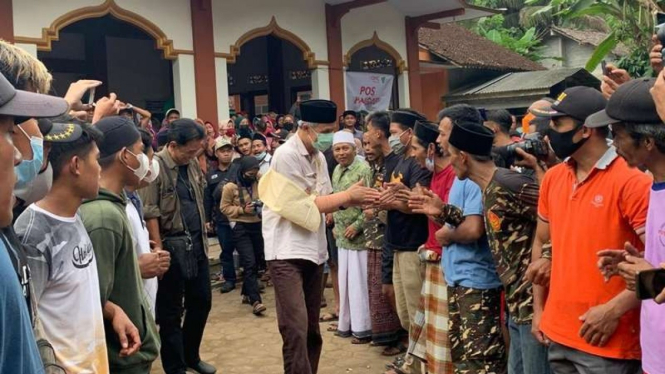 Gubernur Jawa Tengah Ganjar Pranowo menemui warga di Desa Wadas