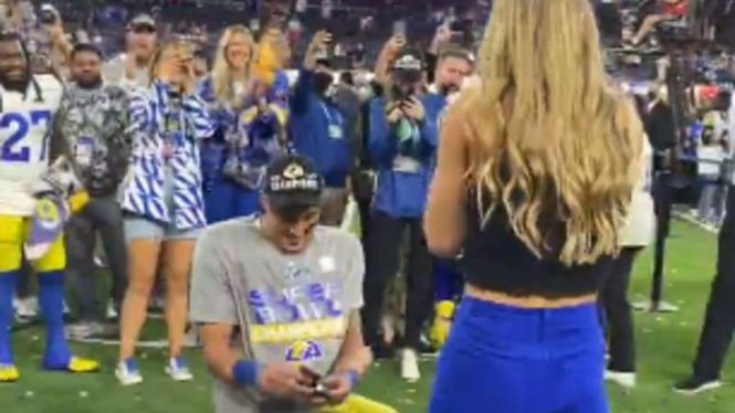 Pemain Los Angeles Rams, Taylor Rapp melamar kekasihnya di final Super Bowl 2022
