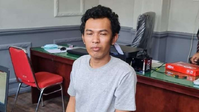 Tahanan Polres Batanghari bernama Joko Pornomo, pada Senin, 14 Februari 2022, menyerahkan diri didampingi keluarga ke Polres setelah buronan selama hampir tiga bulan melarikan diri dengan cara berjalan kaki ke Bayung Lincir, Sumatera Selatan.