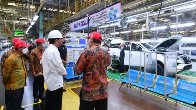 Presiden Jokowi berkunjung ke pabrik TMMIN.