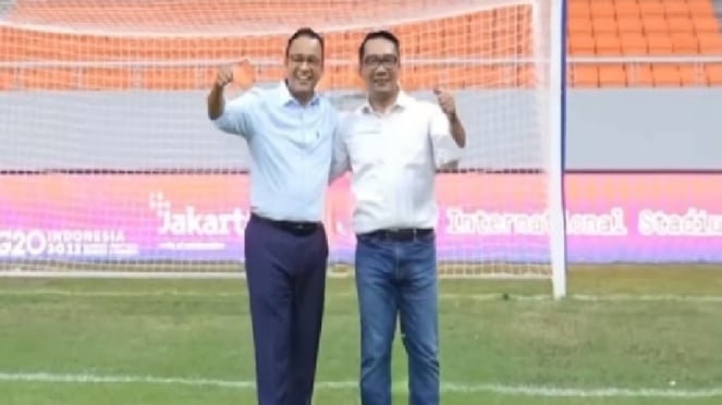 Anies Baswedan dan Ridwan Kamil adu gol di JIS