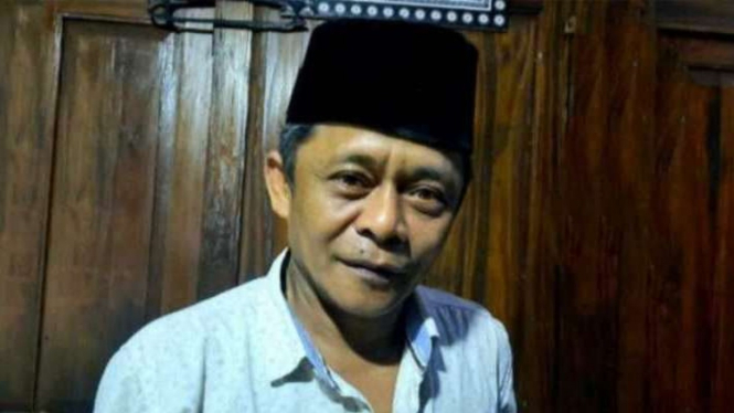 Pengasuh Pondok Pesantren Majiul Jami Kaliurip, Bener, Purworejo, Jawa Tengah, Muqorobin Bakir (Gus Robin)