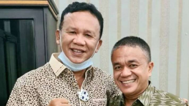 Ketua DPRD Kota Palu Moh. Ikhsa Kalbi (kiri) berfoto bersama Wali Kota Palu Hadianto Rasyid dalam suatu kesempatan.