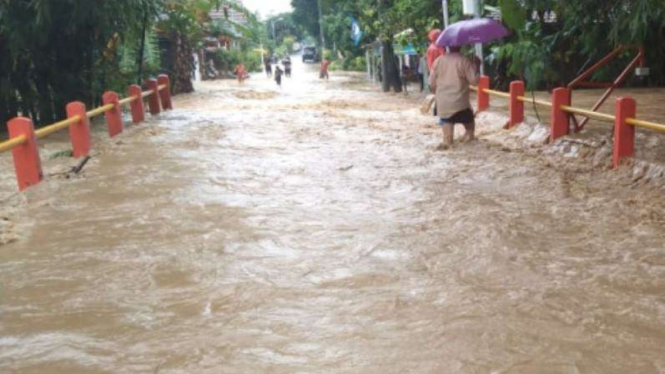 Banjir melanda Kota Semarang pada Sabtu, 19 Februari 2022.