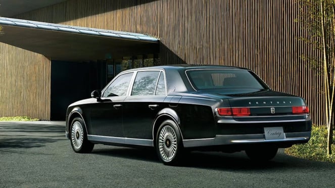 Toyota Century generasi tiga yang cuma ada satu unit di Indonesia.