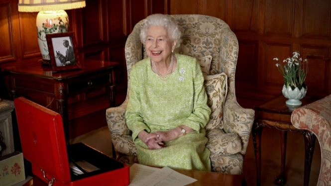 Ratu Elizabeth II diharapkan untuk melanjutkan "tugas ringan" termasuk membongkarÂ "kotak merah" -nya. (Reuters:Â Chris Jackson/Buckingham Palace)