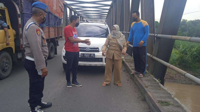 SWN Bersama Penyidik Polisi Saat Olah TKP