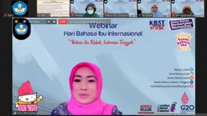 Kepala Kantor Bahasa Sultra Herawati saat menggelar webinar 