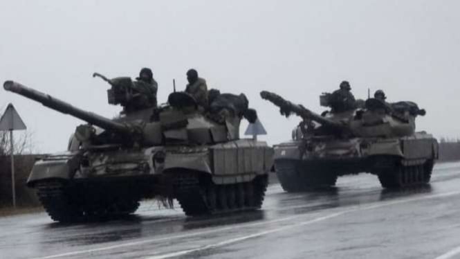 Tank Rusia bergerak ke kota di Timur Ukraina.