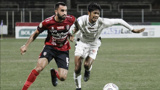 Pertandingan Bali United vs Persipura. 