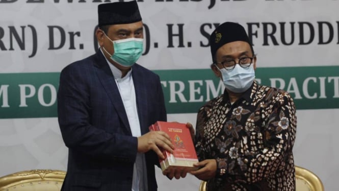 Ketua Yayasan Indonesia Mengaji Komjen Pol (Purn) Syafruddin (Kiri).