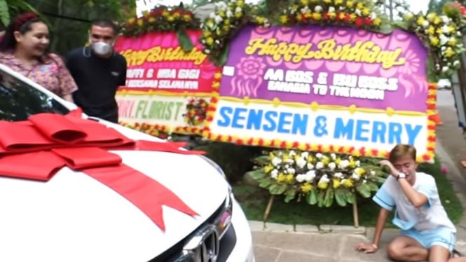 Sensen karyawan Raffi Ahmad dapat kado mobil