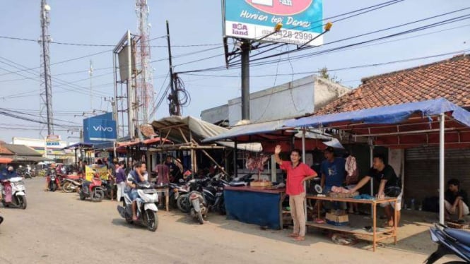 Pedagang Pasar Tradisional Tigaraksa, Kecamatan Tigaraksa, Kabupaten Tangerang.