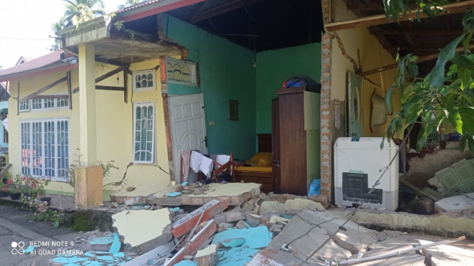 Bangunan di Pasaman Barat Sumatera Barat Rusak Parah Akibat Gempa