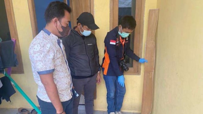 Poisi olah TKP kasus pembunuhan seorang paman terhadap keponakannya di Tangerang