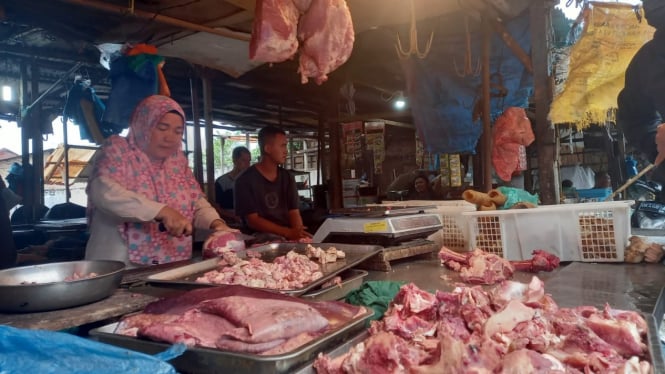 Pedagang daging sapi di Pasar Tradisional Simpang Limun, Kota Medan.