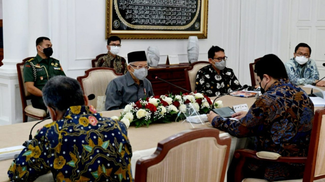 Wakil Presiden Ma’ruf Amin saat memimpin Rapat Penyertaan Modal Negara melalui Saham Dwiwarna pada PT Bank Syariah Indonesia Tbk di Kediaman Resmi Wapres di Jakarta Pusat.