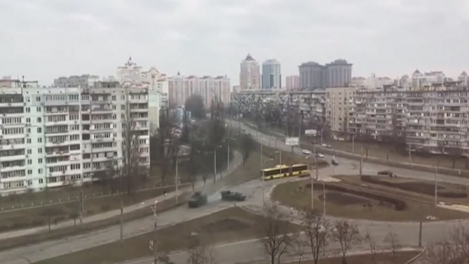 Kendaraan lapis baja Rusia memasuki Ibu Kota Ukraina, Kiev