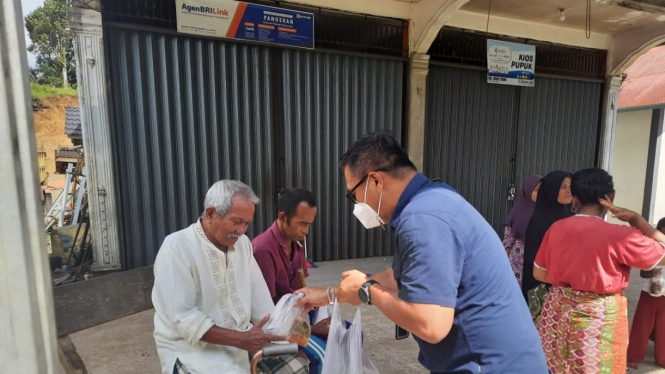 BRI menyalurkan bantuan Bencana Gempa Pasaman Barat