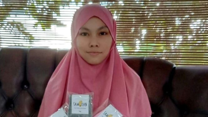 Rika pemilik usaha kaos kaki  'Sampean'