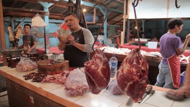 Comerciantes de carne de res en los mercados de Slei en West Yakarta