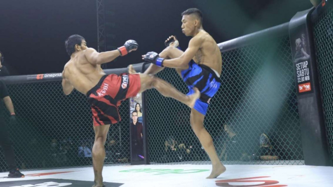 Duel Melelahkan Bawa Agus Setiabudi Tundukkan Riyan di One Pride MMA