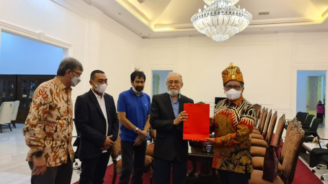 Hasto Kristiyanto Silaturahmi ke Tengku Malik Mahmud Al Haythar di Aceh