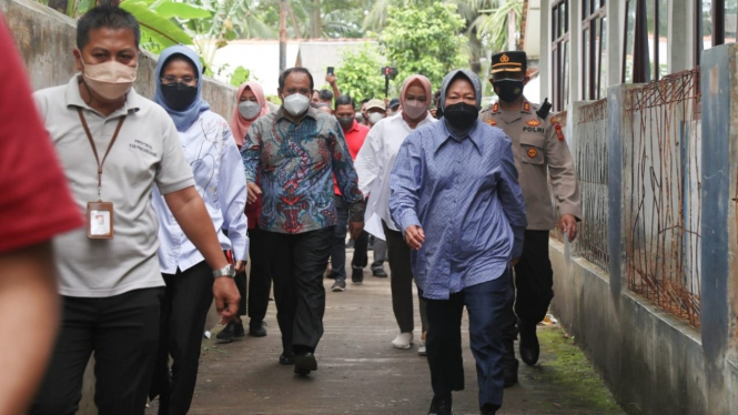Mensos Risma temui anak korban kekerasan seksual di Pangandaran (28/02)