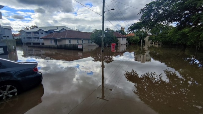 Ketinggian air banjir di Queensland sudah hampir mencapai 4 meter hari ini (28/02). (Supplied: S M Roknul Azam)