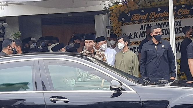 Momen Presiden Jokowi dengan Wali Kota Solo Gibran Rakabuming Raka.