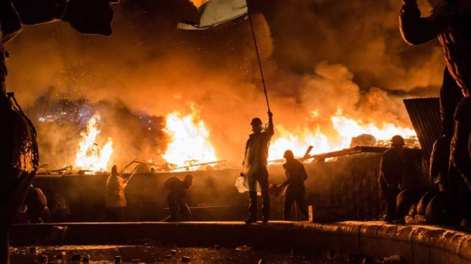 VIVA Militer: Warga Ukraina di tengah kobaran api serangan militer Rusia