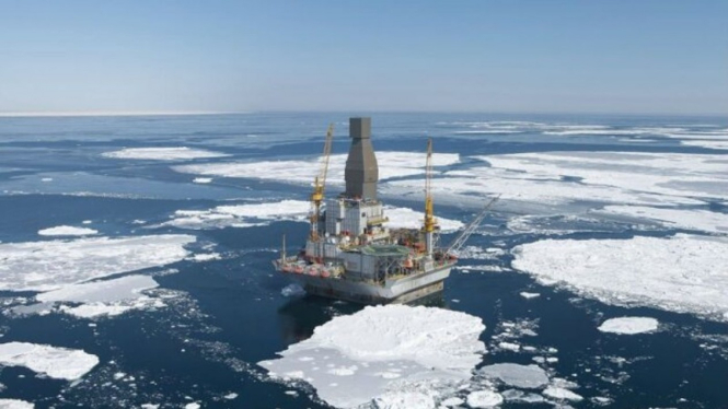 Ladang minyak di Pulau Sakhalin, Rusia.