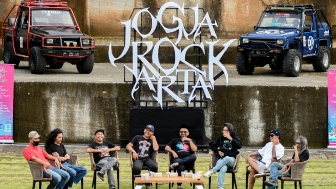 Panitia hajatan akbar musik rock JogjaROCKarta