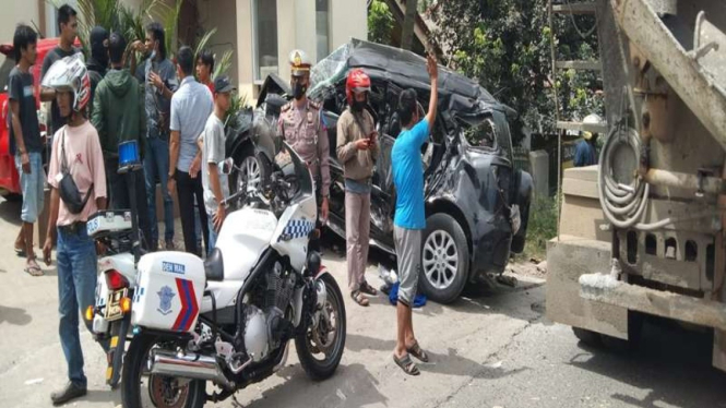 Kecelakaan truk dan kendaraan lainnya di Purwakarta