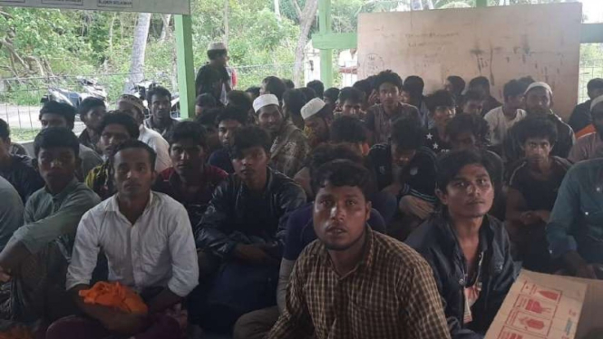Para pengungsi Rohingya terdampar di Aceh