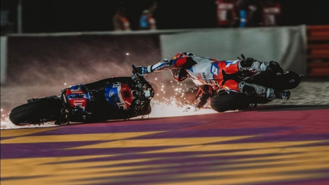 Pembalap Pramac Racing, Jorge Martin, saat mengalami kecelakaan di MotoGP Qatar.