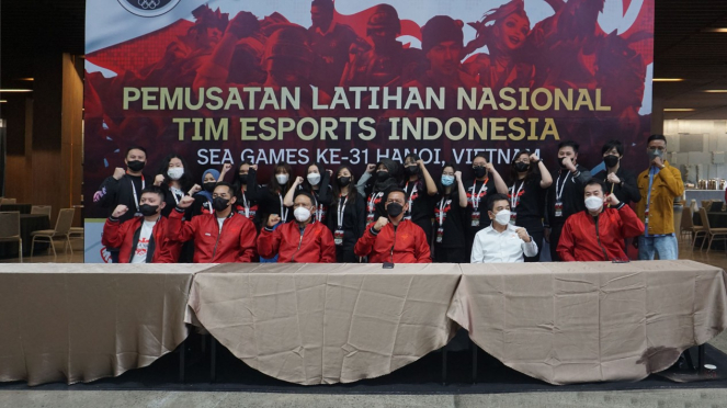 Menpora Zainudin Amali visits Esports National Training Center