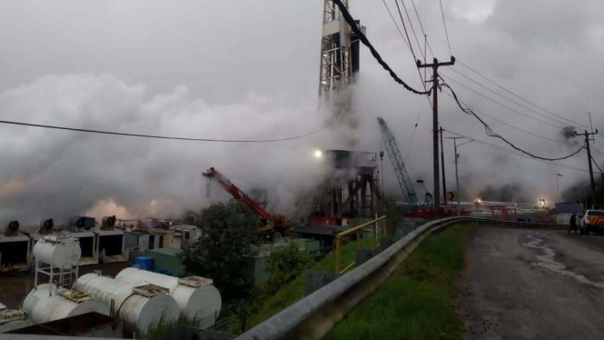 PT Geo Dipa Energi melakukan pengeboran uji sumur atau well testing di Kampung Kendeng, Kampung Babakan, dan Kampung Pasirwaas, Desa Sugihmukti, Kabupaten Bandung, Jawa Barat.