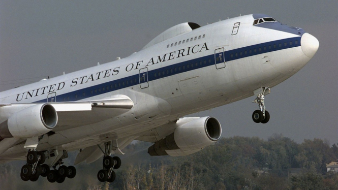 Pesawat kiamat Boeing 747 E-4B.