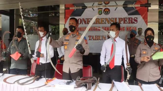 Kapolres Metro Tangerang Kota Kombes Komaruddin merilis kasus tawuran