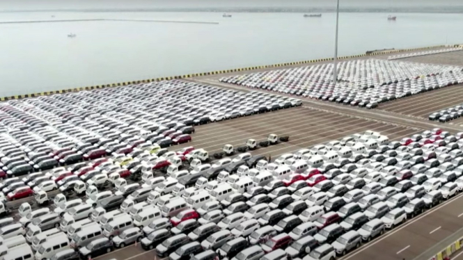 Ekspor mobil di Pelabuhan Patimban.