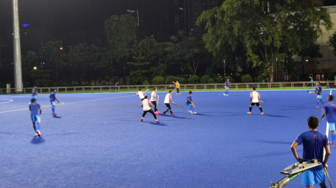 The Indonesian Men's Outdoor Hockey National Team is practicing against Sri Lanka