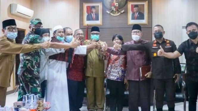 Bupati-Forkompimda, melakukan foto bersama usai bertemu sejumlah tokph agama