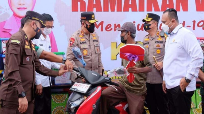 Kapolda Riau Irjen Mohammad Iqbal meninjau vaksinasi di Dumai